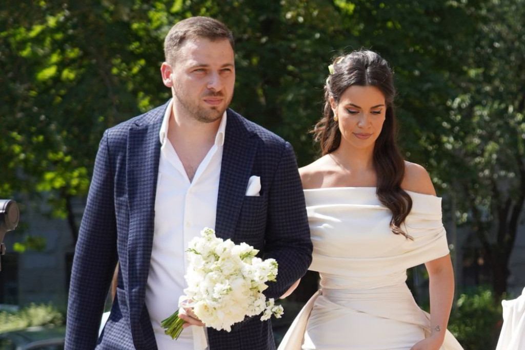Udala se Dragana Kosjerina! Venčanica kao iz bajke, mladoženja ne prestaje da se komentariše, kakvo odelo (foto)